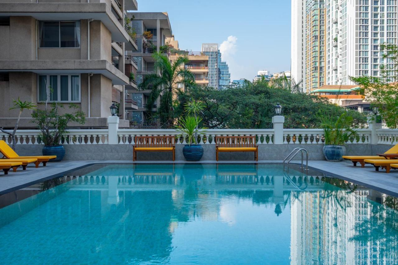 Nh Bangkok Sukhumvit Boulevard Eksteriør bilde The swimming pool at the hotel