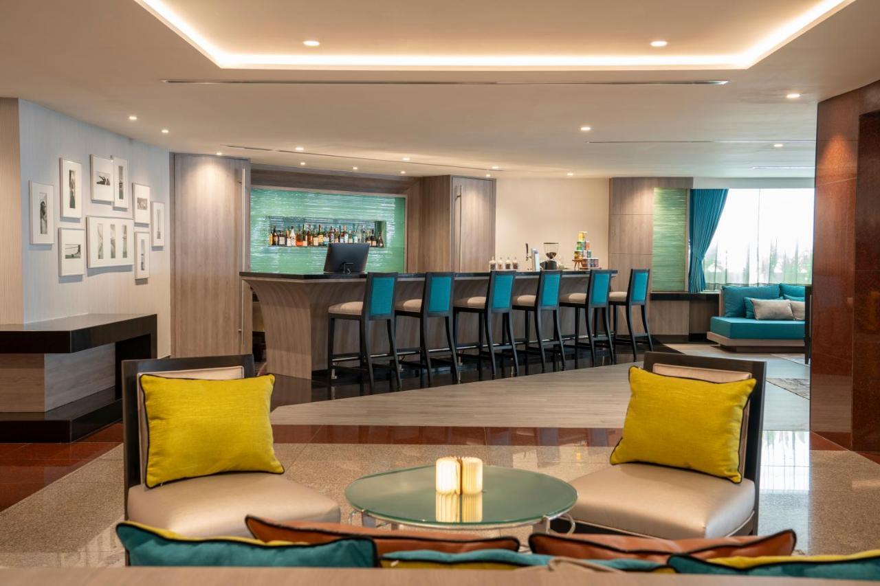 Nh Bangkok Sukhumvit Boulevard Eksteriør bilde The bar at the hotel