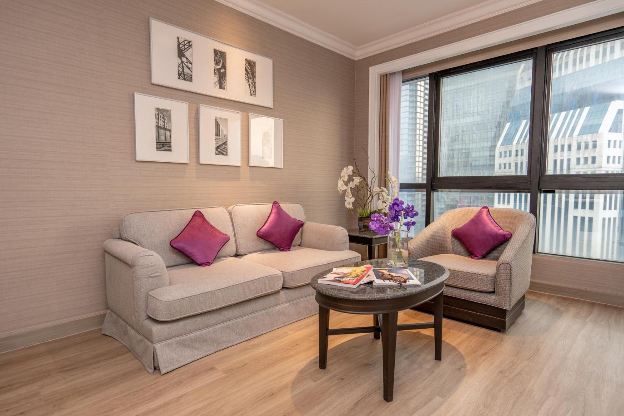 Nh Bangkok Sukhumvit Boulevard Eksteriør bilde A living room in a hotel suite